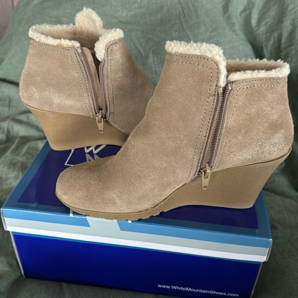 Warm lined leather booties